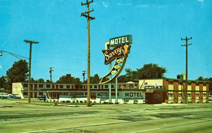 Hotel Cass Lake (Motel Savoy, McGuires) - Old Postcard